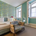 Lx Boutique Hotel 4*
